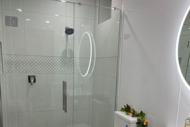 Scallop Studio 5 luxury bathroom