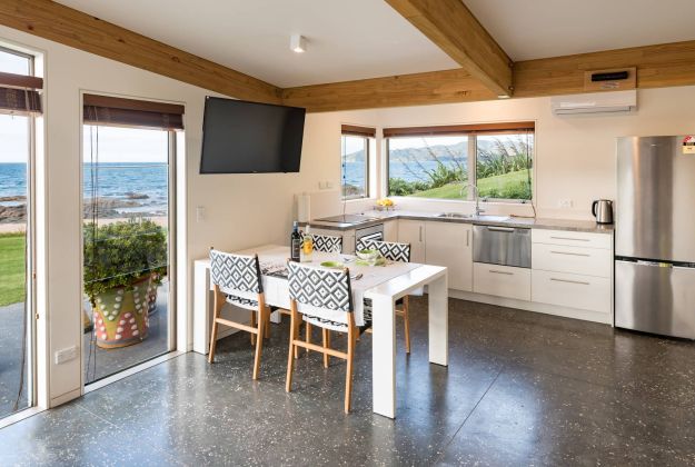 The Beachfront Cabana Self Contained kitchenette